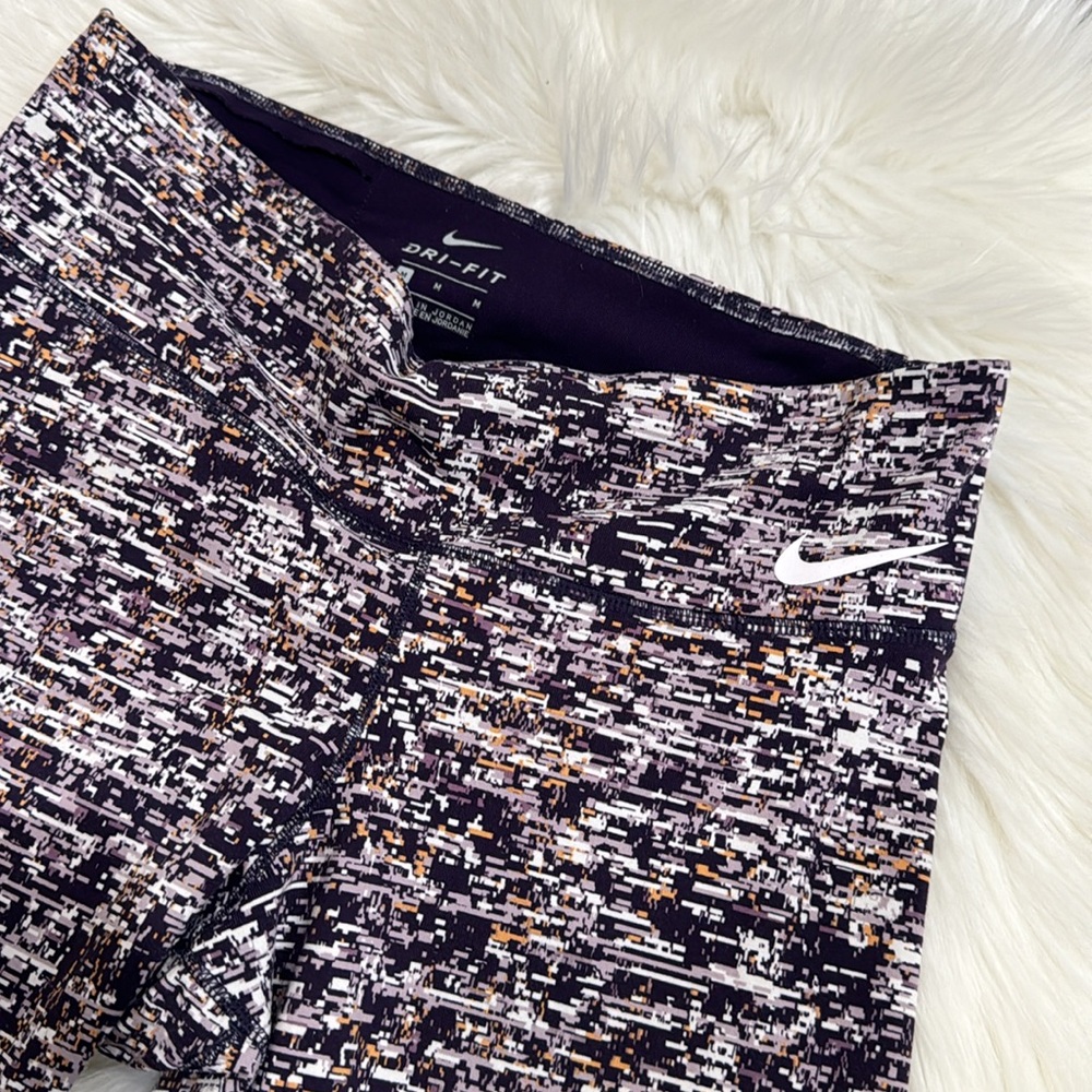 💜Nike Capri leggings with NIKE logo print - Picture 2 of 11